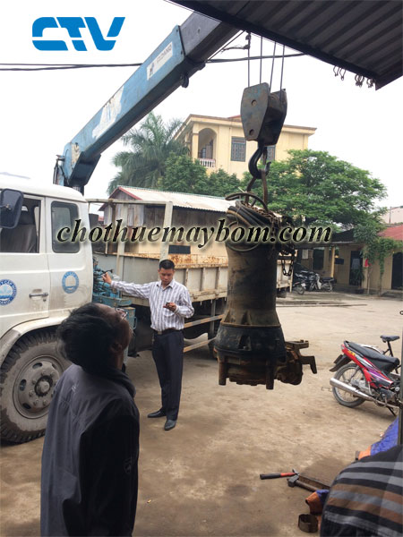 Cho thuê máy bơm nước  giá rẻ chống ngập úng sau bão số 4